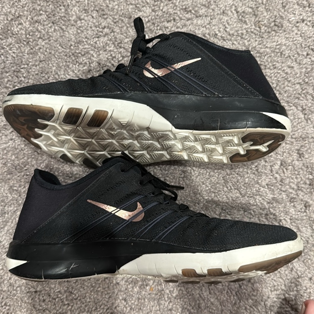 Nike women’s free tr 6 Black/rose gold sneakers - Picture 5 of 5